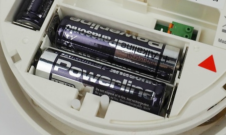1,5V Alakline Batterien im Bosch Ferion 3000 O Rauchmelder