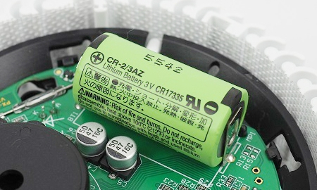 Langzeitbatterie im Hekatron Abus RWM250 Rauchmelder